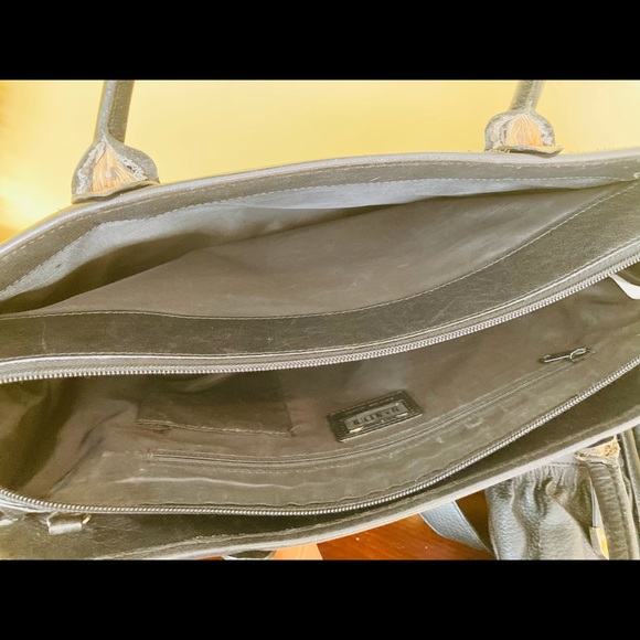 Bundle of Handbags: Danier and Topshop - Picture 9 of 15